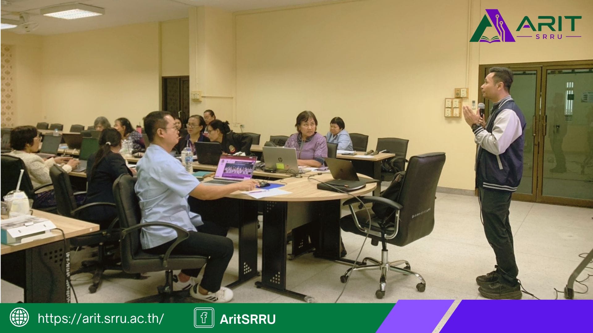 งานเทคโนโลยีสารสนเทศ สำนักวิทยบริการฯ ดำเนินการอบรมการใช้ระบบสารบรรณอิเล็กทรอนิกส์ e-office ให้แก่บุคลากรคณะพยาบาลศาสตร์